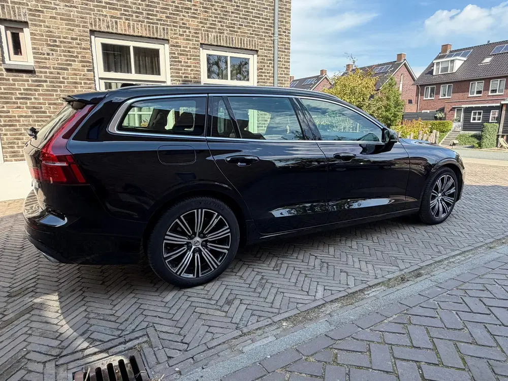 Volvo V60 ZEER NETTE Volvo V60 T6 Twin Engine 340pk uit 2022, foto 5