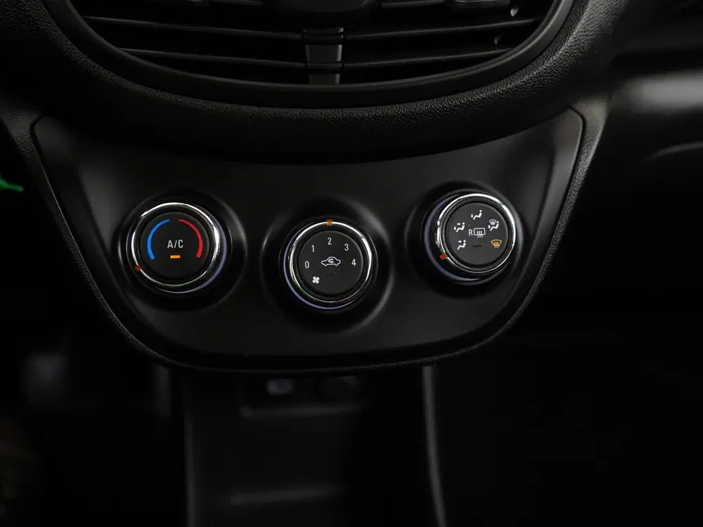 Opel Karl 1.0 ecoFLEX 120 Jaar Edition uit 2019, foto 11