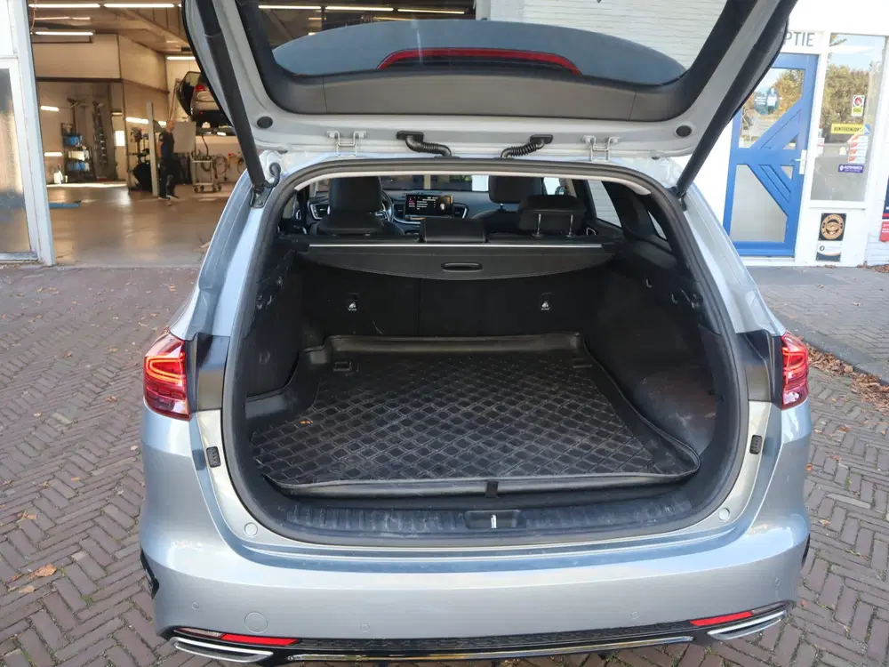 Kia Ceed 1.6 GDI PHEV DynamicLine uit 2021, foto 11