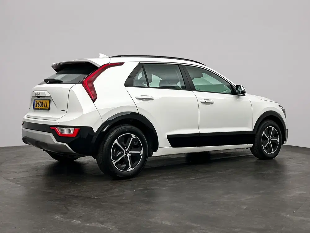 Kia Niro 1.6 GDi Hybrid DynamicLine Navigatie uit 2023, foto 2