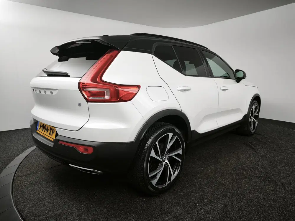 Volvo XC40 1.5 T3 R-Design uit 2019, foto 2