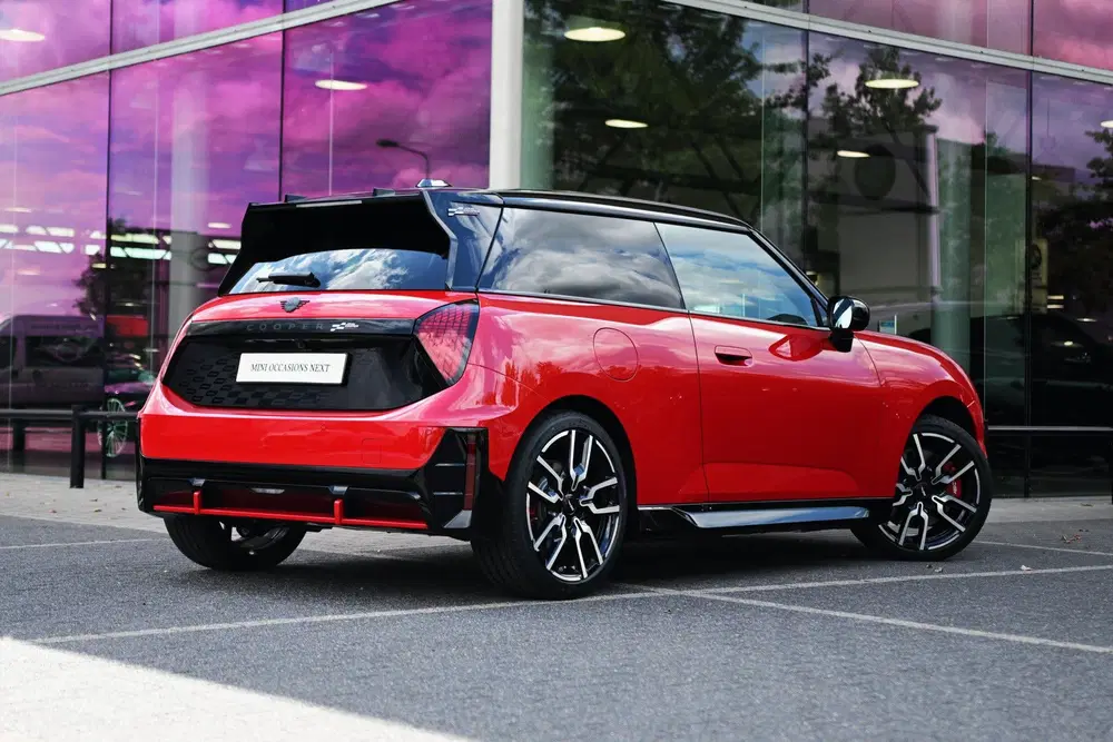 Mini Hatchback John Cooper Works uit 2026, foto 2