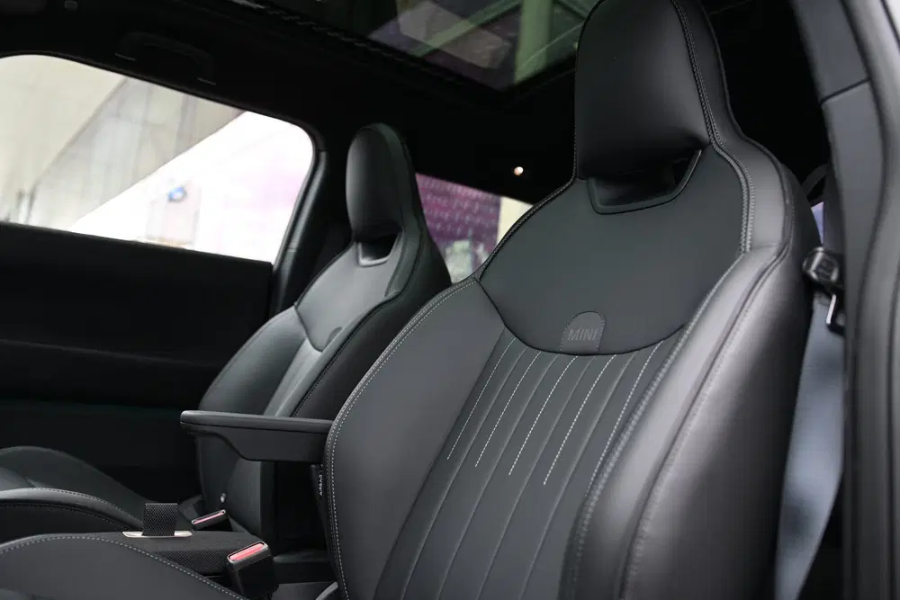 Mini Hatchback John Cooper Works uit 2026, foto 3