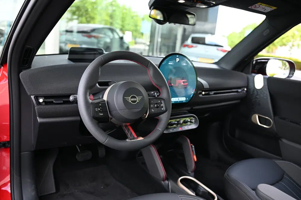 Mini Hatchback John Cooper Works uit 2026, foto 4