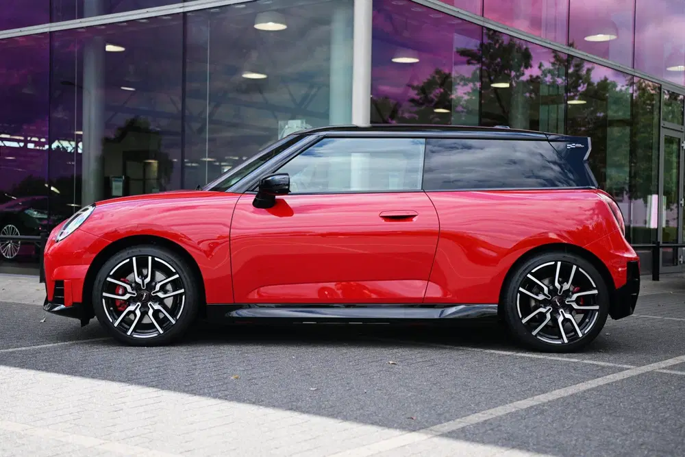 Mini Hatchback John Cooper Works uit 2026, foto 5