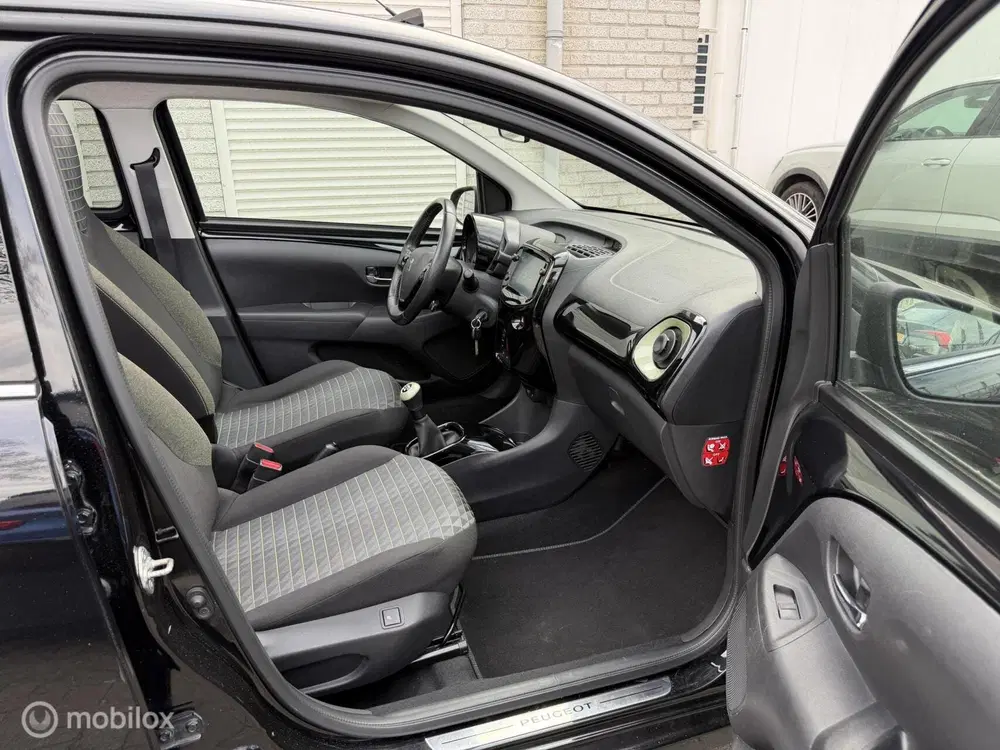 Peugeot 108 1.0 e-VTi uit 2020, foto 10