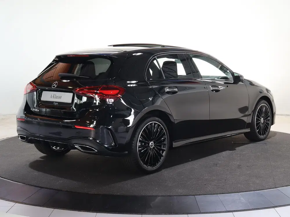 Mercedes-Benz A-Klasse 250 e Business Solution AMG uit 2026, foto 2