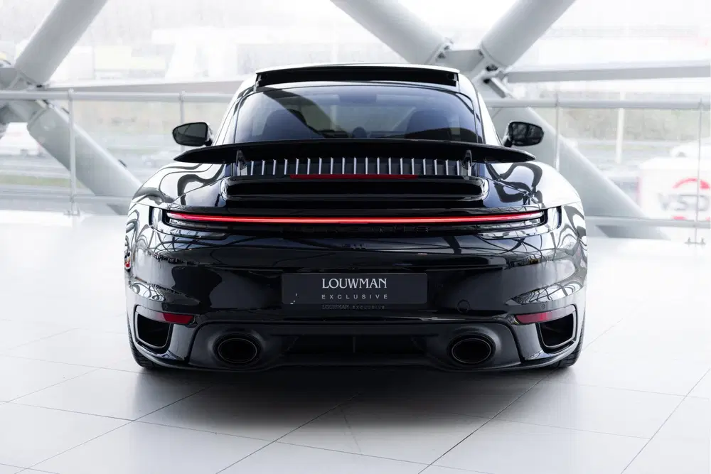 Porsche 911 3.8 Turbo S uit 2023, foto 2
