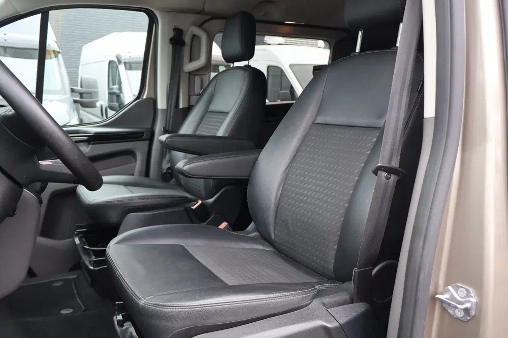 Ford Transit Custom 2.0 TDci 170pk L2 H1 Sport DC (bj 2023) uit 2023, foto 2