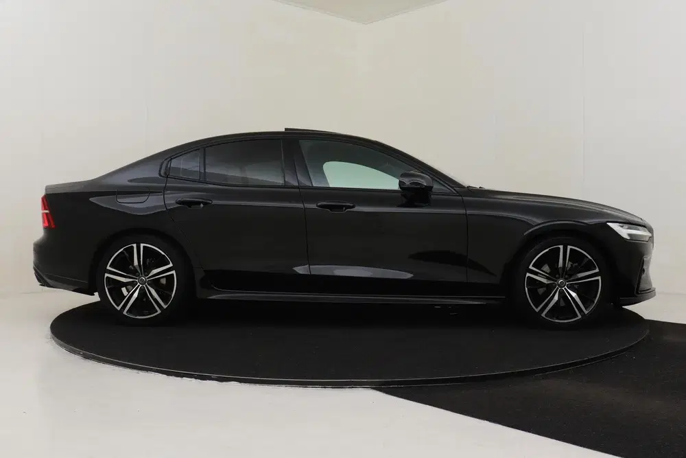 Volvo S60 B4 (M-HYBRID) R-DESIGN -PANO.DAK uit 2021, foto 13