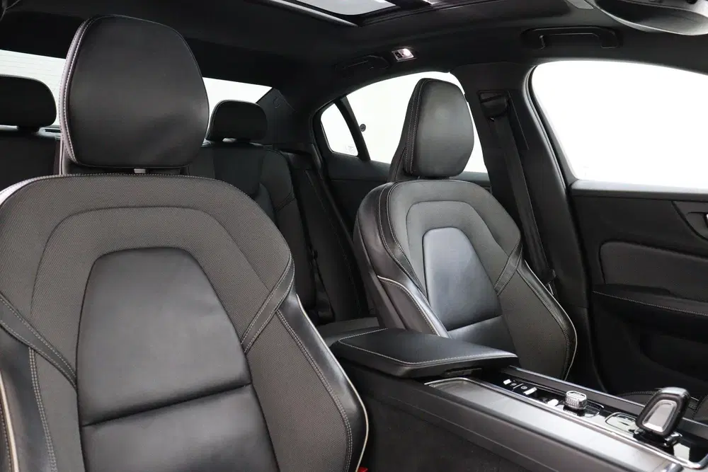 Volvo S60 B4 (M-HYBRID) R-DESIGN -PANO.DAK uit 2021, foto 14