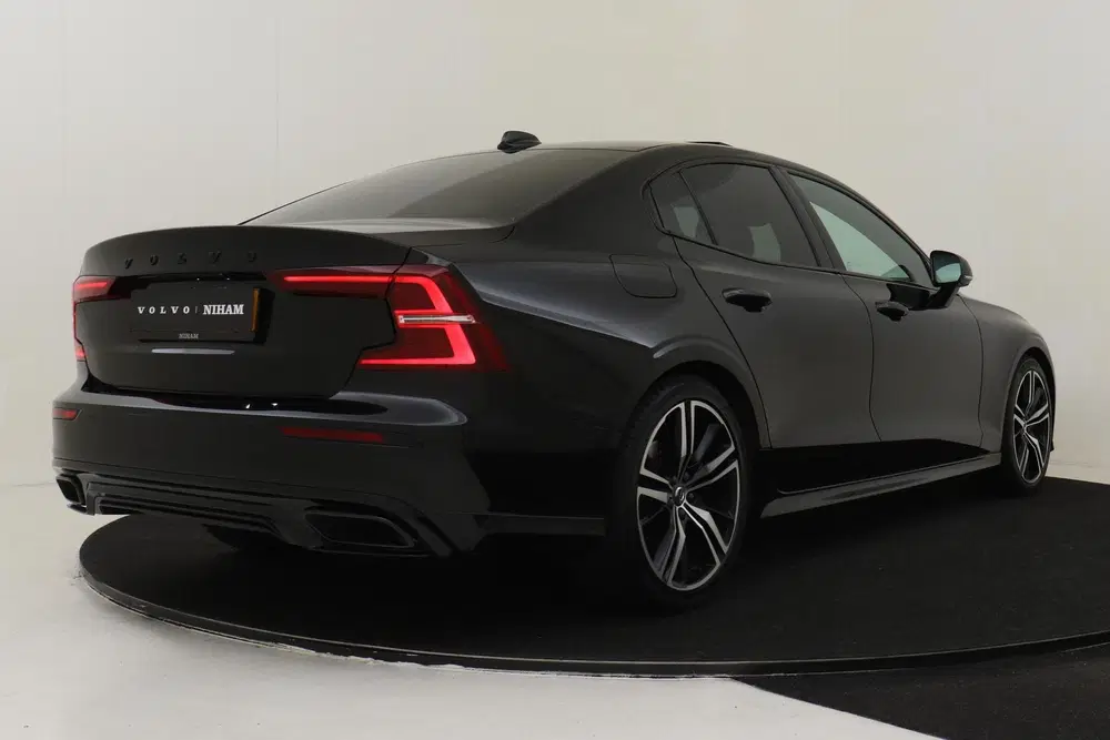 Volvo S60 B4 (M-HYBRID) R-DESIGN -PANO.DAK uit 2021, foto 3