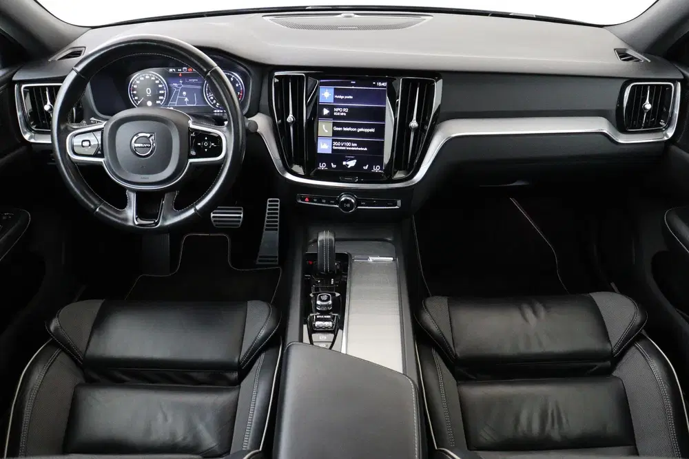 Volvo S60 B4 (M-HYBRID) R-DESIGN -PANO.DAK uit 2021, foto 4