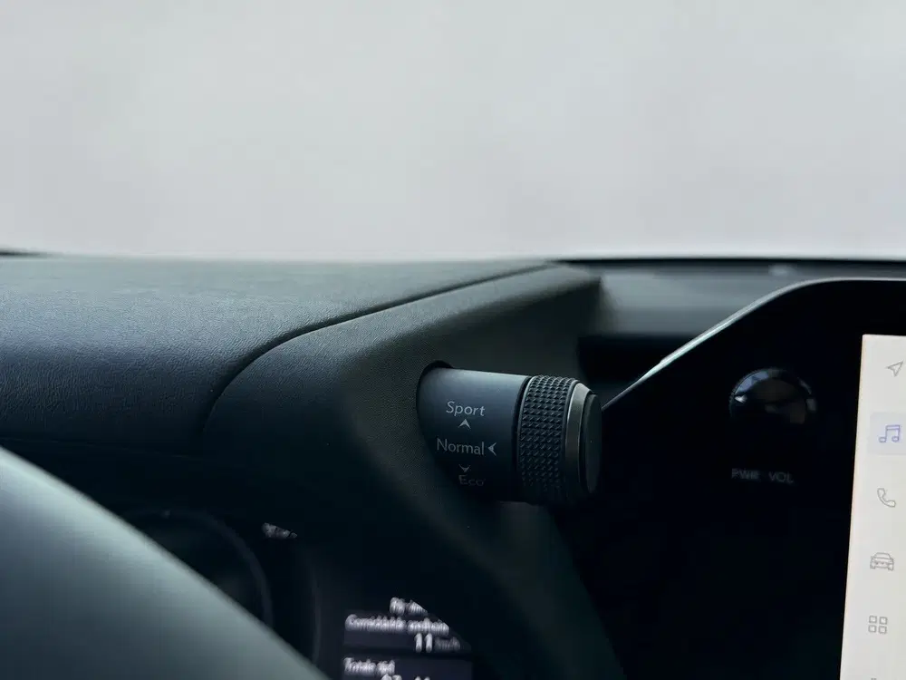 Lexus UX 300h Ultimate Edition uit 2026, foto 15