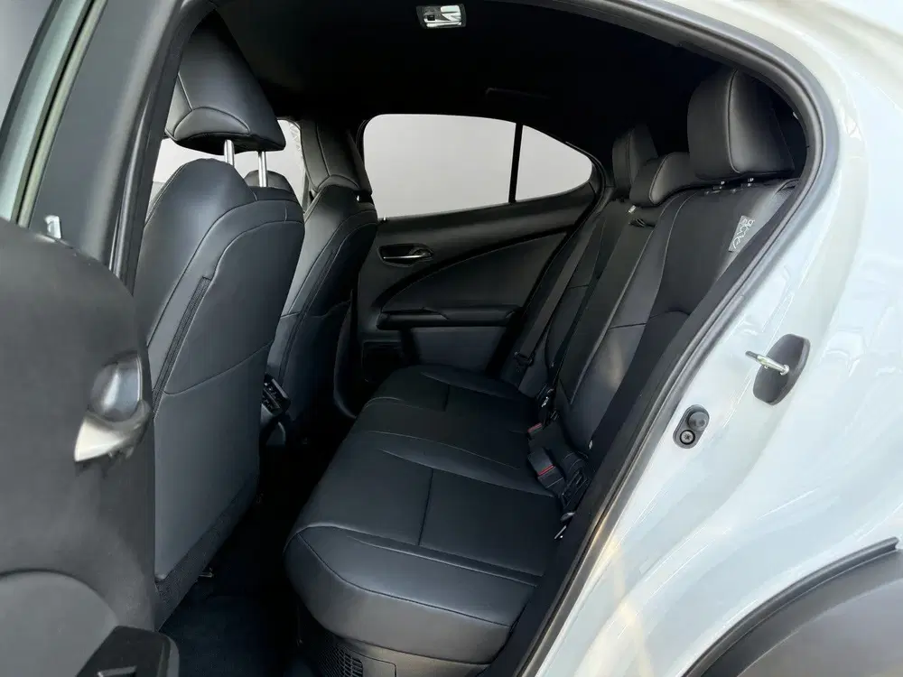 Lexus UX 300h Ultimate Edition uit 2026, foto 7