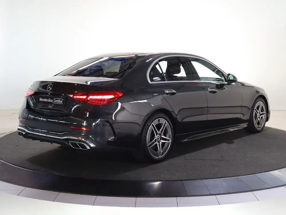 Mercedes-Benz C-Klasse 180 AMG Line uit 2024, foto 2