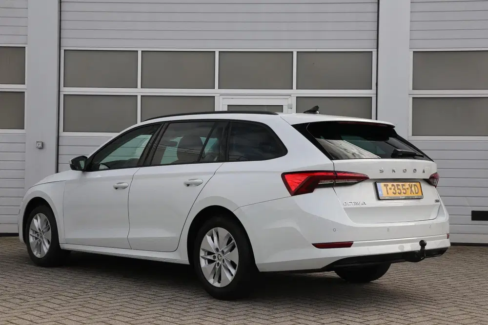 Skoda Octavia 1.0 e-TSI 110pk DSG Ambition uit 2023, foto 11