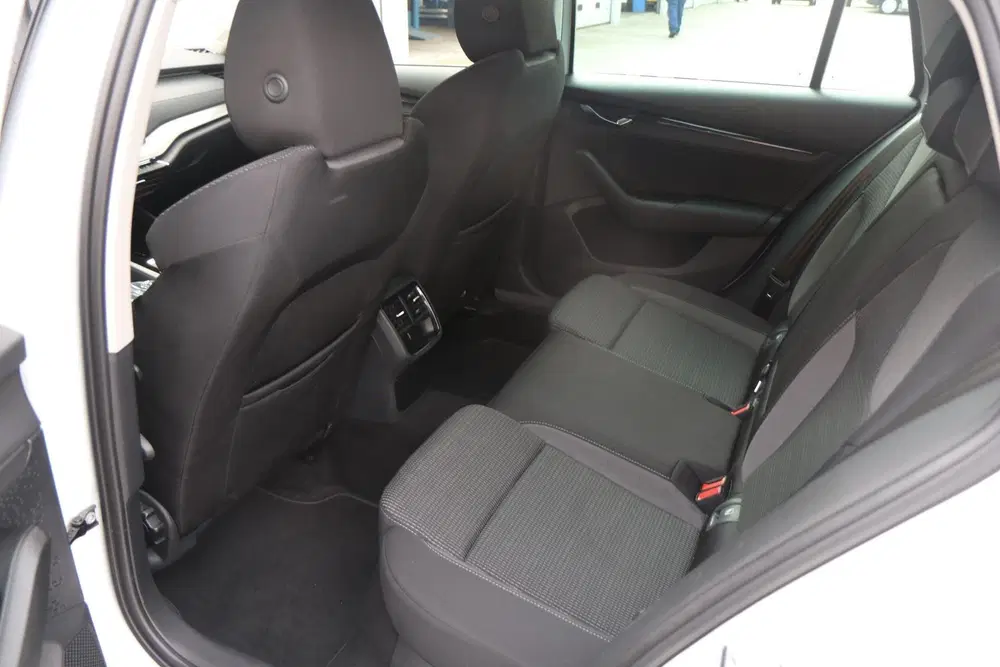 Skoda Octavia 1.0 e-TSI 110pk DSG Ambition uit 2023, foto 15