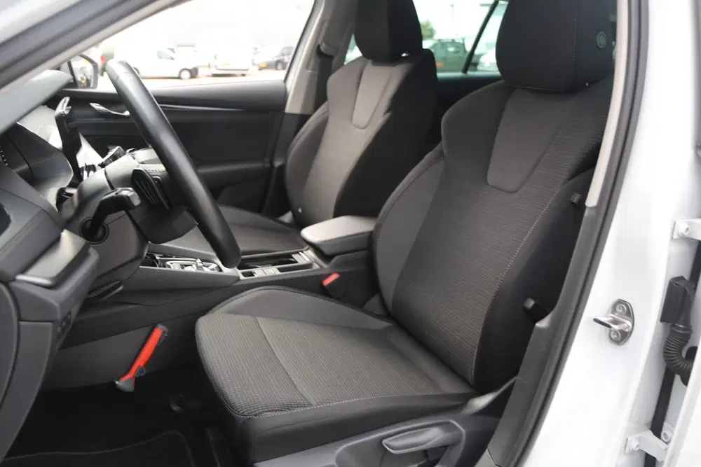 Skoda Octavia 1.0 e-TSI 110pk DSG Ambition uit 2023, foto 5