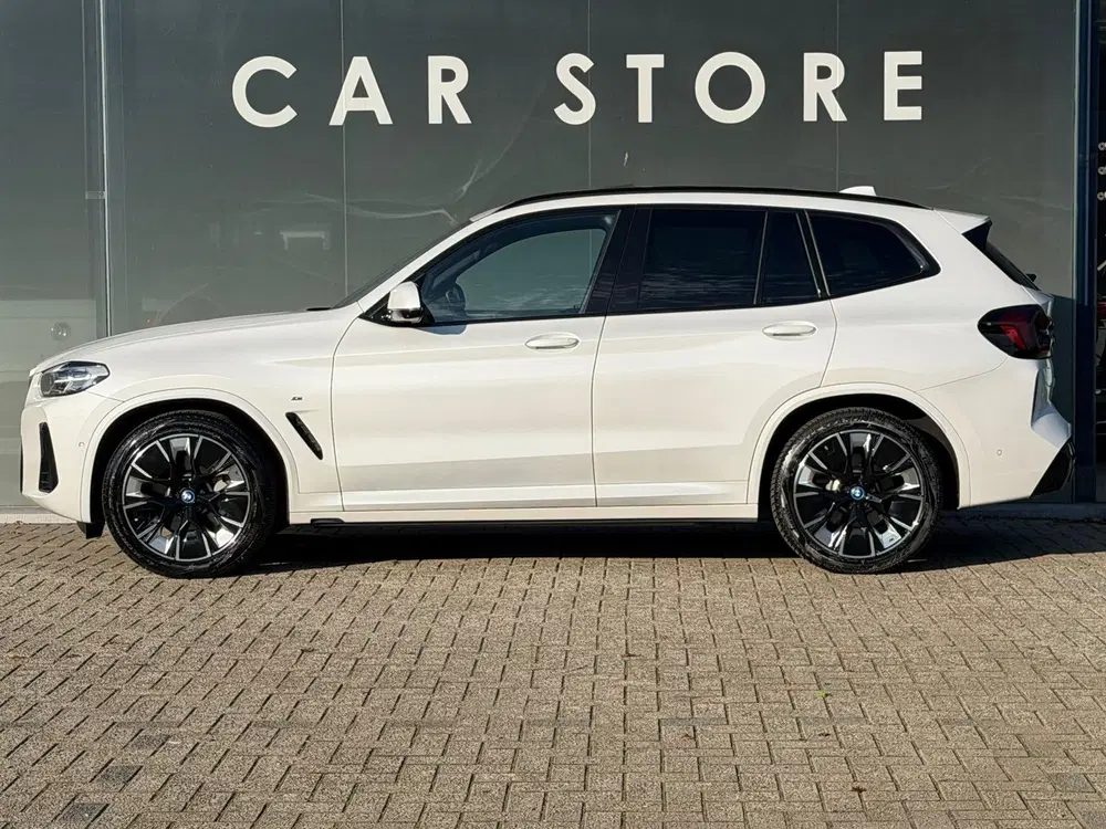 BMW iX3 High Executive 80 kWh M-PORT Leder uit 2023, foto 4