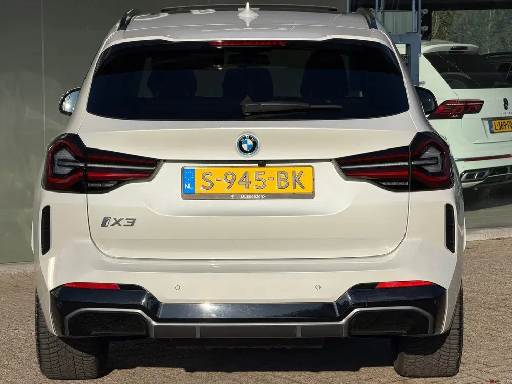 BMW iX3 High Executive 80 kWh M-PORT Leder uit 2023, foto 6