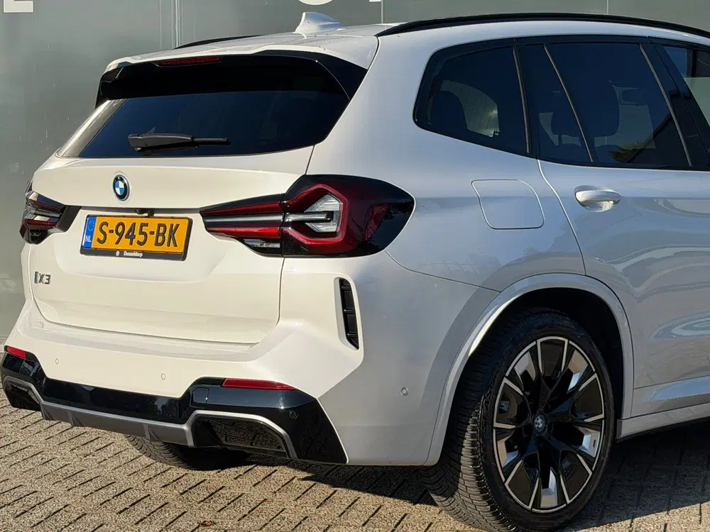 BMW iX3 High Executive 80 kWh M-PORT Leder uit 2023, foto 8