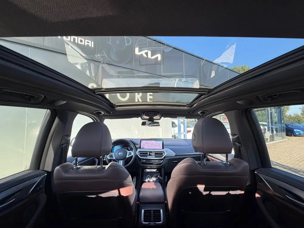 BMW iX3 High Executive 80 kWh M-PORT Leder uit 2023, foto 9