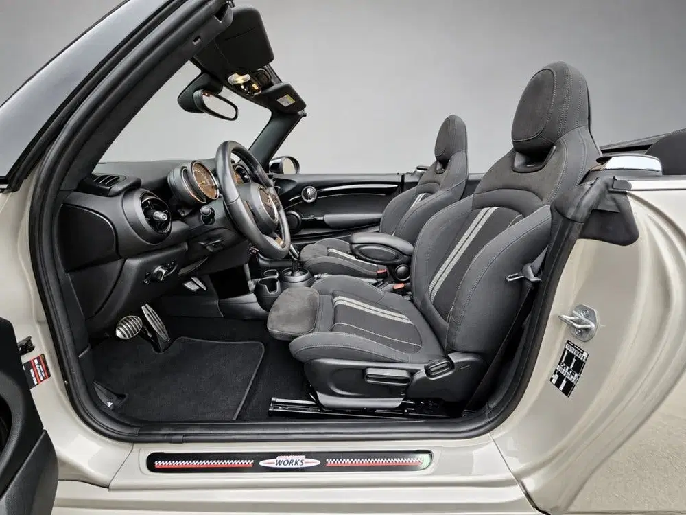 Mini Cabrio 2.0 Cooper S 180PK Automaat John Cooper Wo uit 2023, foto 11