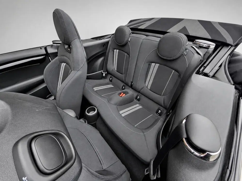 Mini Cabrio 2.0 Cooper S 180PK Automaat John Cooper Wo uit 2023, foto 14