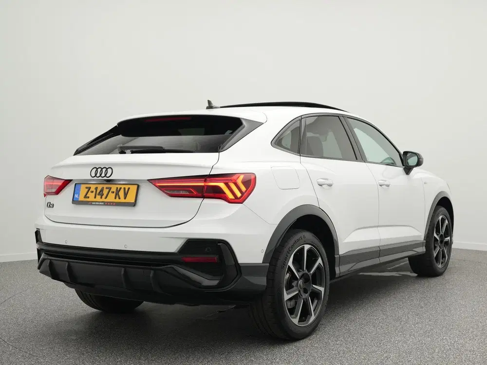 Audi Q3 S-line 45 TFSI e 245 PK uit 2023, foto 2