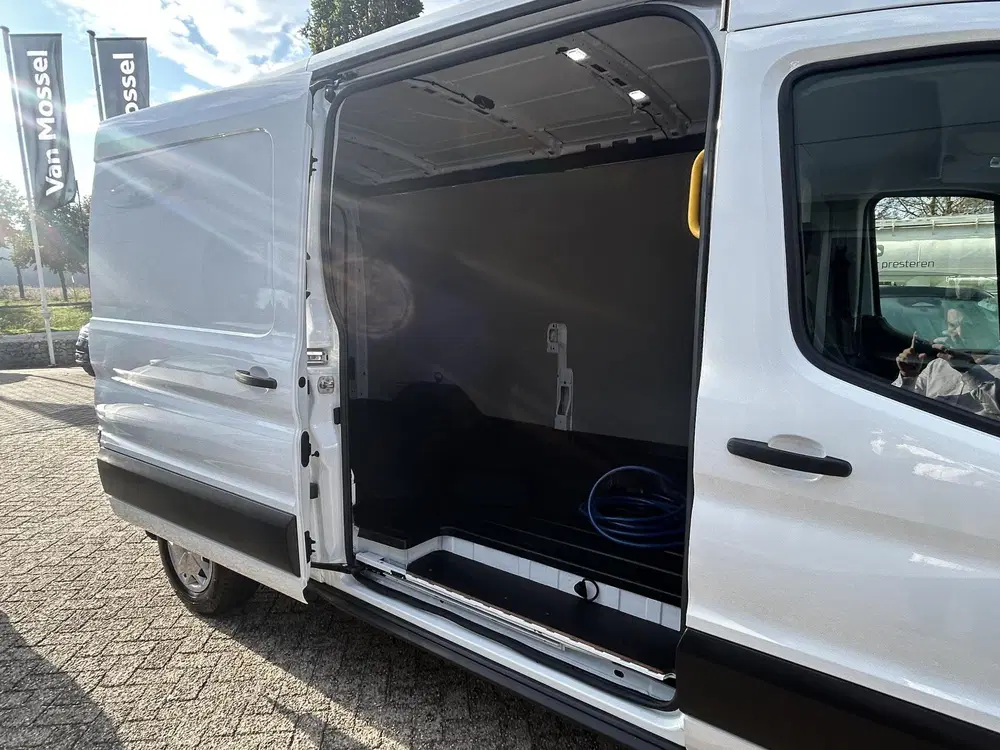 Ford Transit 350 L3H2 Trend 68 kWh uit 2024, foto 11
