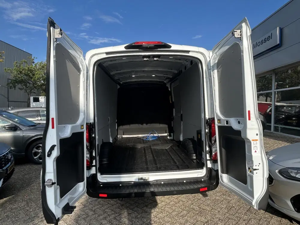 Ford Transit 350 L3H2 Trend 68 kWh uit 2024, foto 9
