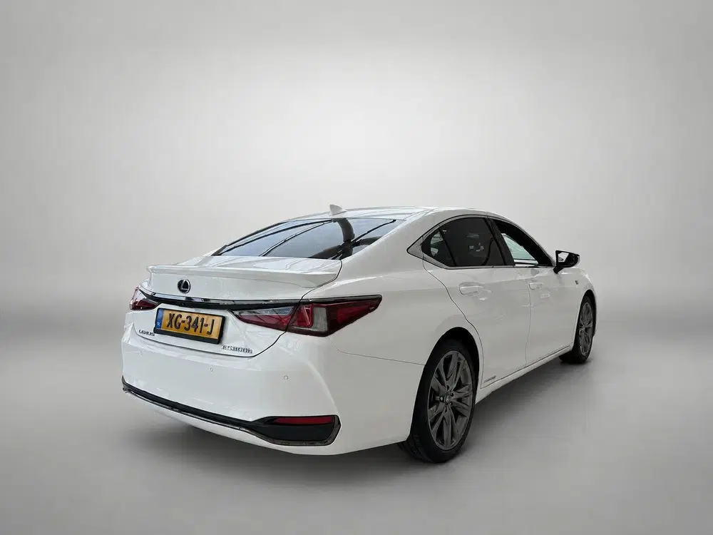 Lexus ES 300h F Sport Line uit 2019, foto 2