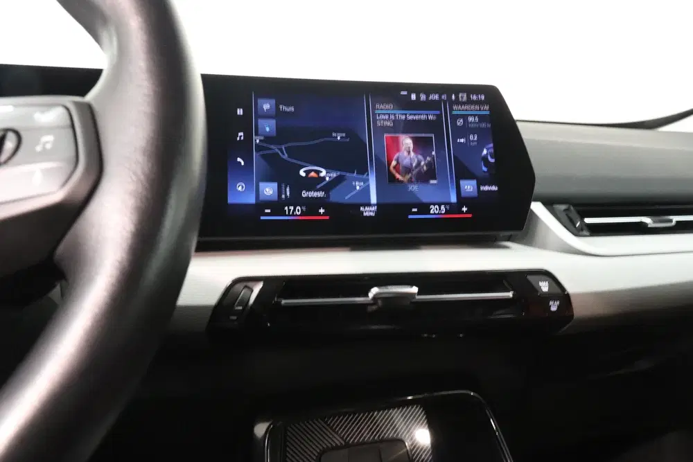 BMW iX1 xDrive30 Launch Edition 67 kWh uit 2023, foto 10