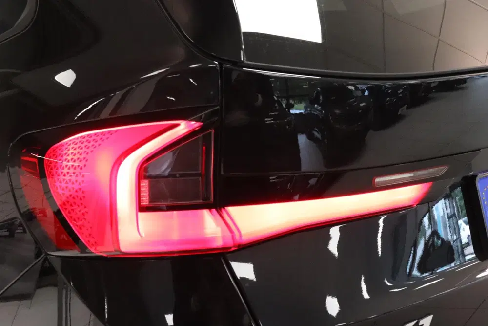 BMW iX1 xDrive30 Launch Edition 67 kWh uit 2023, foto 15