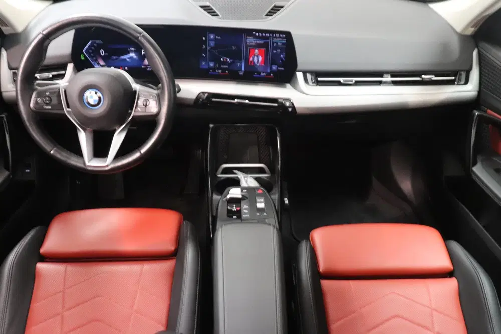 BMW iX1 xDrive30 Launch Edition 67 kWh uit 2023, foto 3
