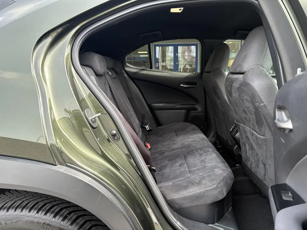 Lexus UX 250h Preference Line uit 2023, foto 6