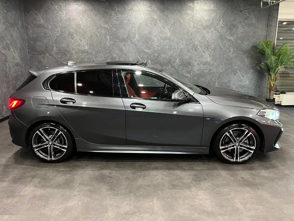 BMW 1-serie 118i High Executive M PAKKET PANO NL AUTO uit 2020, foto 10