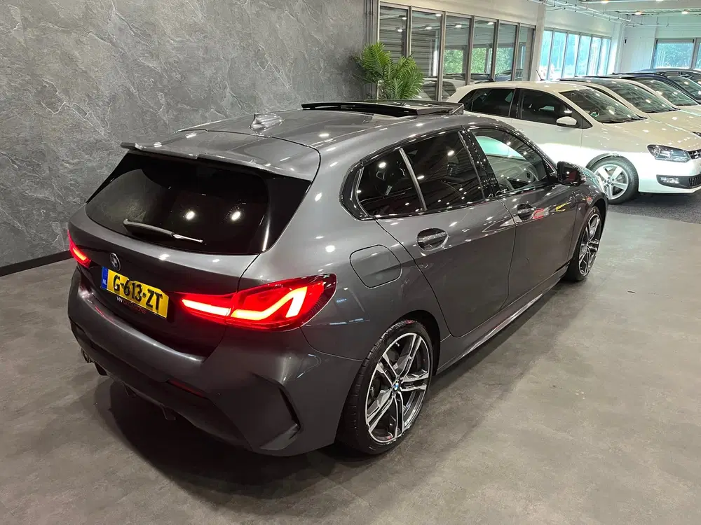 BMW 1-serie 118i High Executive M PAKKET PANO NL AUTO uit 2020, foto 11