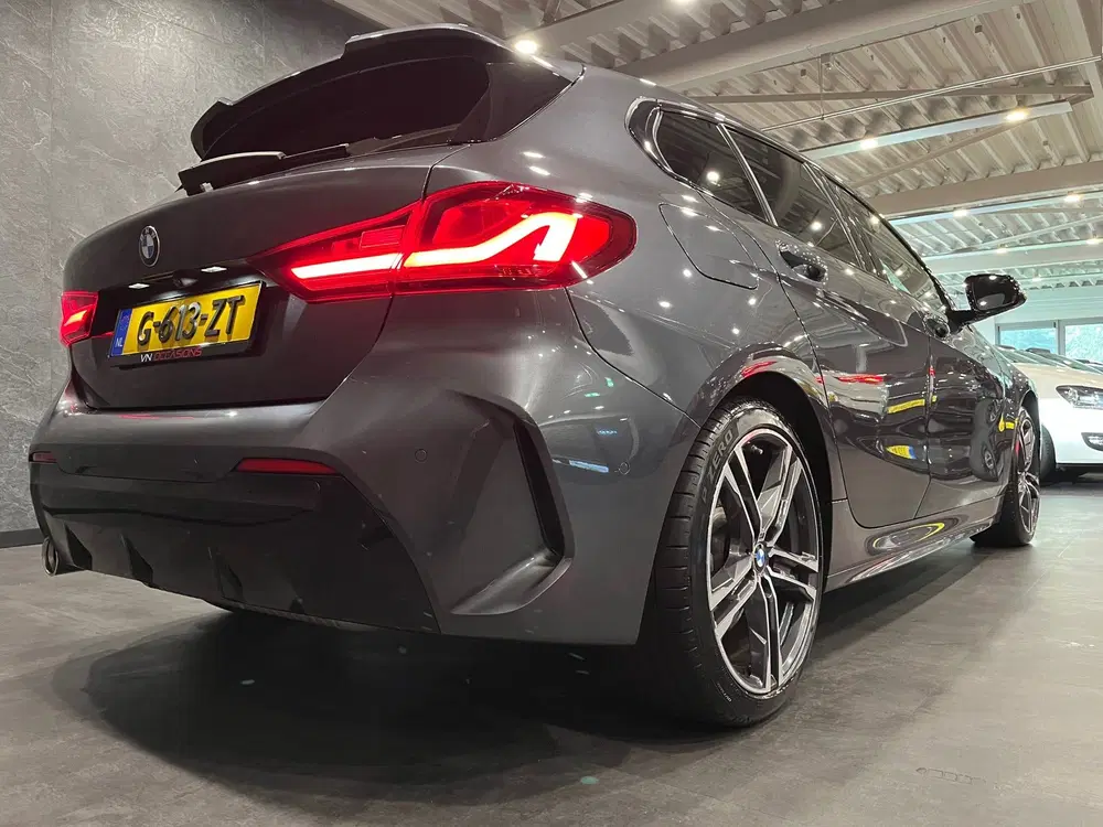 BMW 1-serie 118i High Executive M PAKKET PANO NL AUTO uit 2020, foto 12