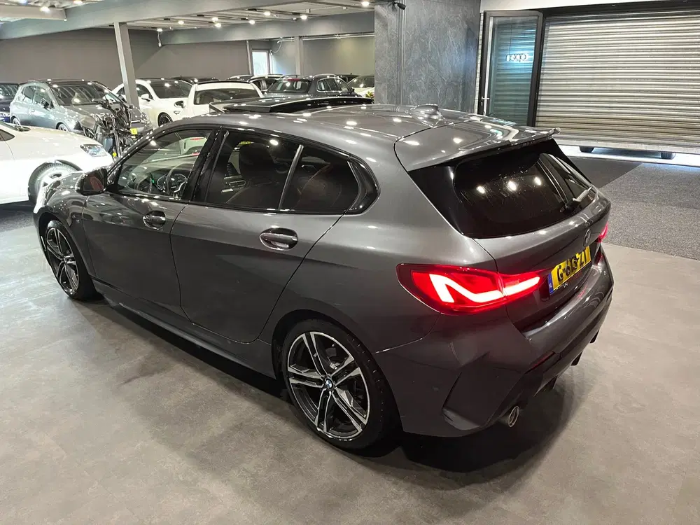 BMW 1-serie 118i High Executive M PAKKET PANO NL AUTO uit 2020, foto 3