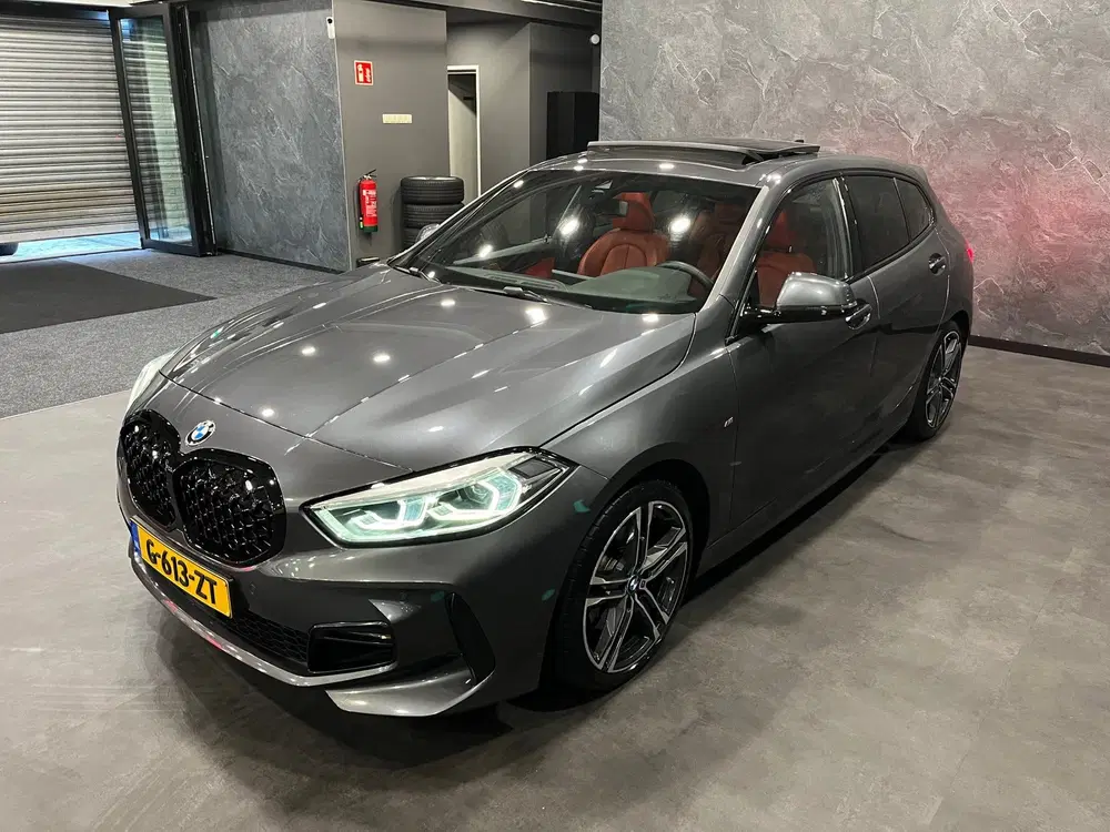 BMW 1-serie 118i High Executive M PAKKET PANO NL AUTO uit 2020, foto 8