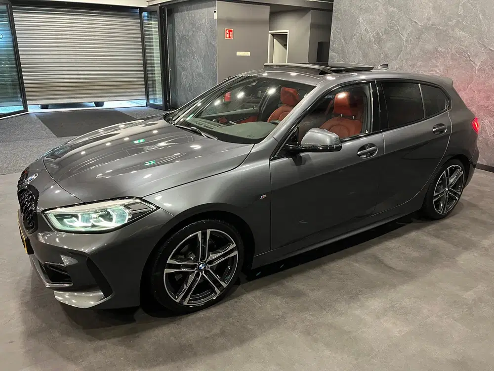 BMW 1-serie 118i High Executive M PAKKET PANO NL AUTO uit 2020, foto 9