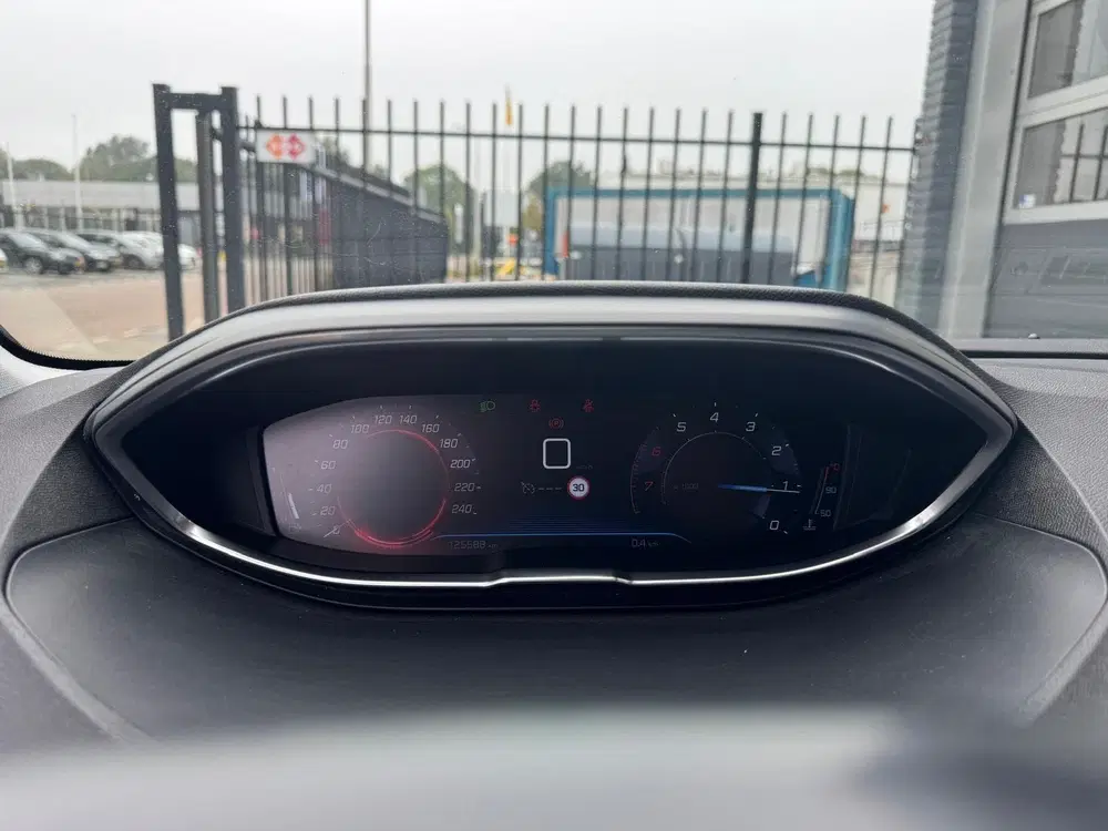 Peugeot 3008 1.2 PureTech Blue Lease Executive uit 2019, foto 5