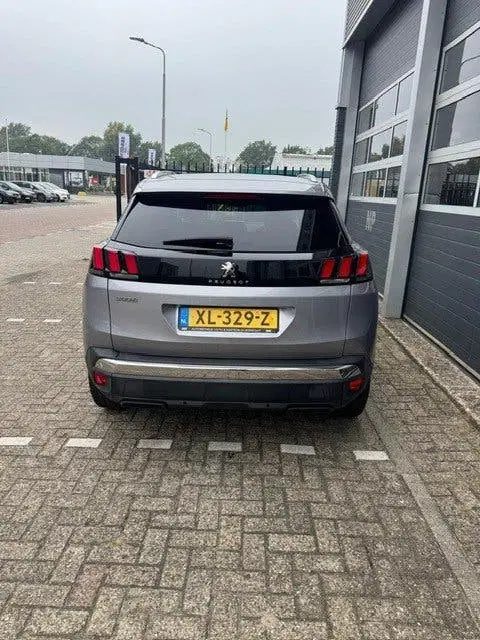 Peugeot 3008 1.2 PureTech Blue Lease Executive uit 2019, foto 8