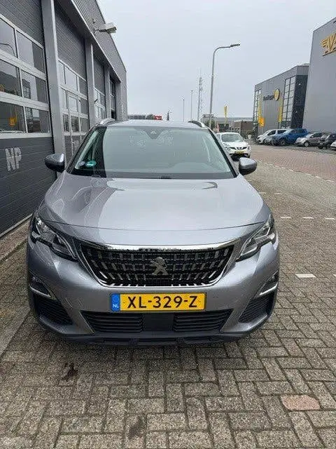 Peugeot 3008 1.2 PureTech Blue Lease Executive uit 2019, foto 9