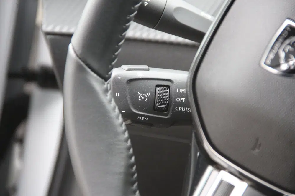 Peugeot 208 1.2 PureTech 100 Allure Vision Pack 100Pk uit 2024, foto 15