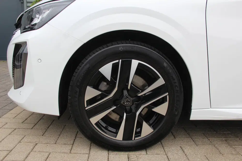 Peugeot 208 1.2 PureTech 100 Allure Vision Pack 100Pk uit 2024, foto 7