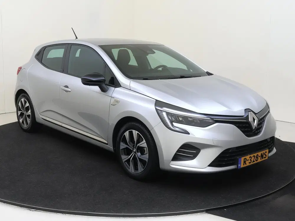 Renault Clio 1.6 E-Tech Hybrid 140 Limited uit 2021, foto 2