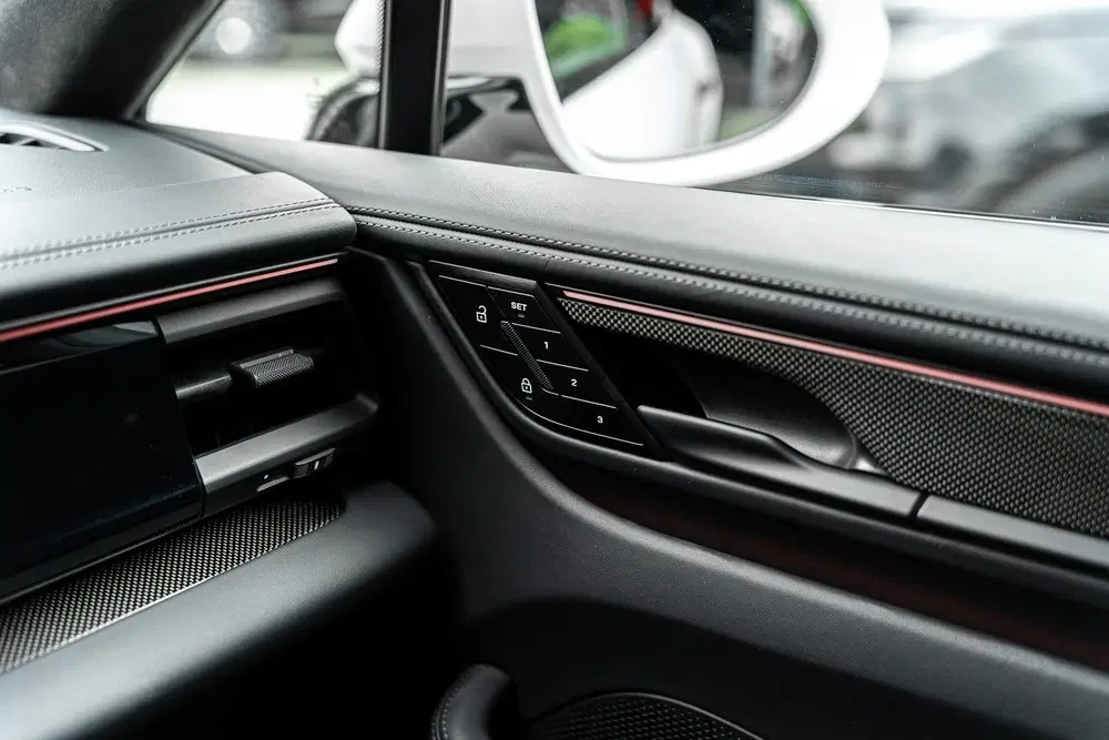 Porsche Macan Turbo Electric uit 2025, foto 11